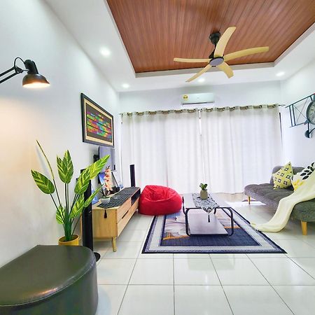 Klia Lili Residensi 5 Plus 2 Pax With Splendid Pool Nilai Exterior photo