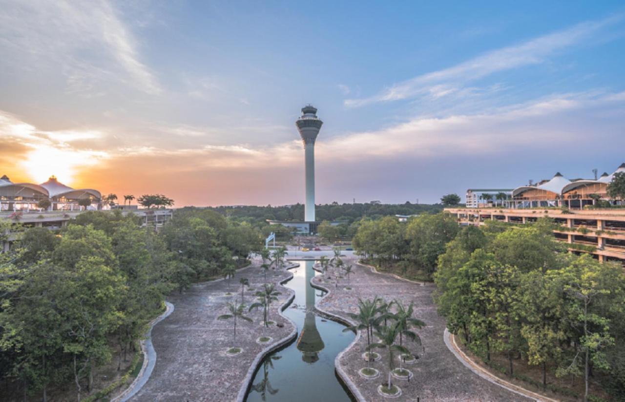Klia Lili Residensi 5 Plus 2 Pax With Splendid Pool Nilai Exterior photo