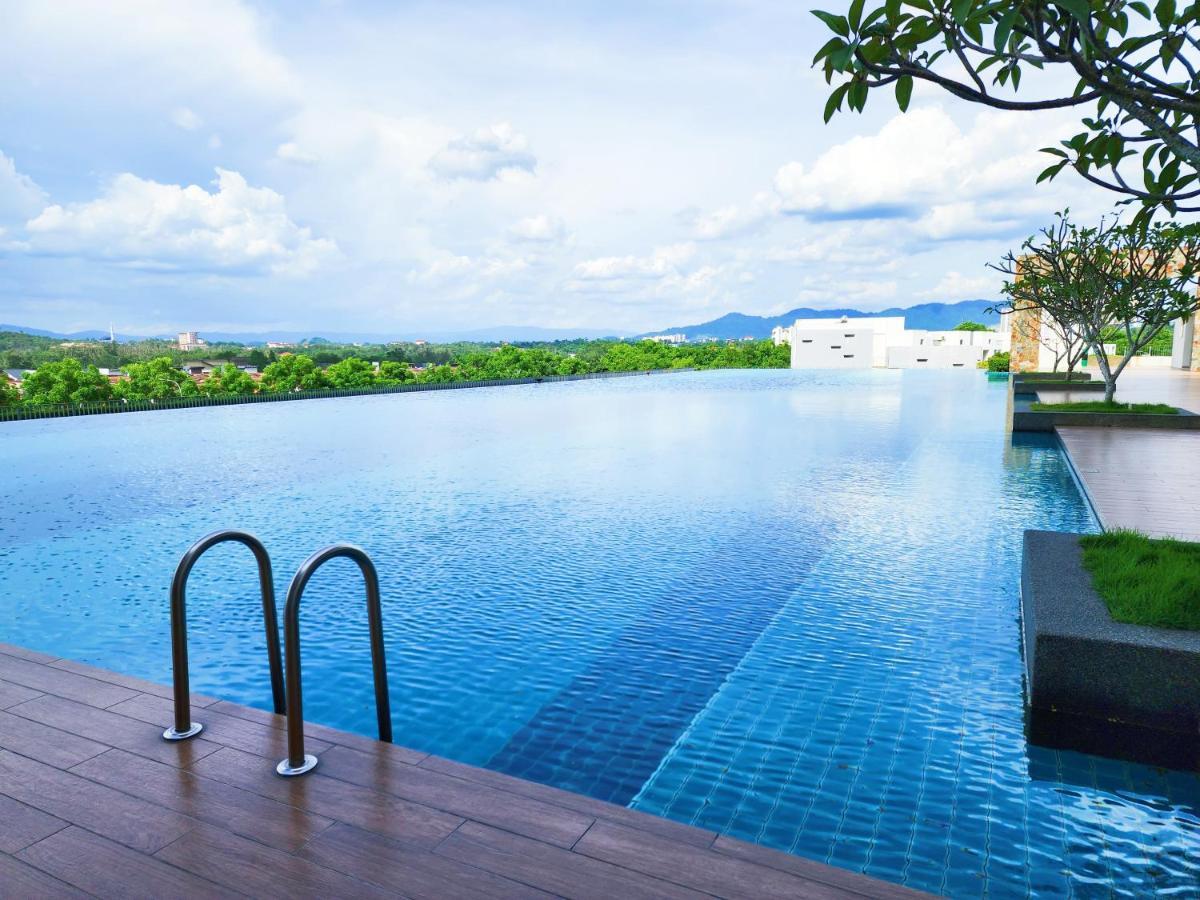 Klia Lili Residensi 5 Plus 2 Pax With Splendid Pool Nilai Exterior photo