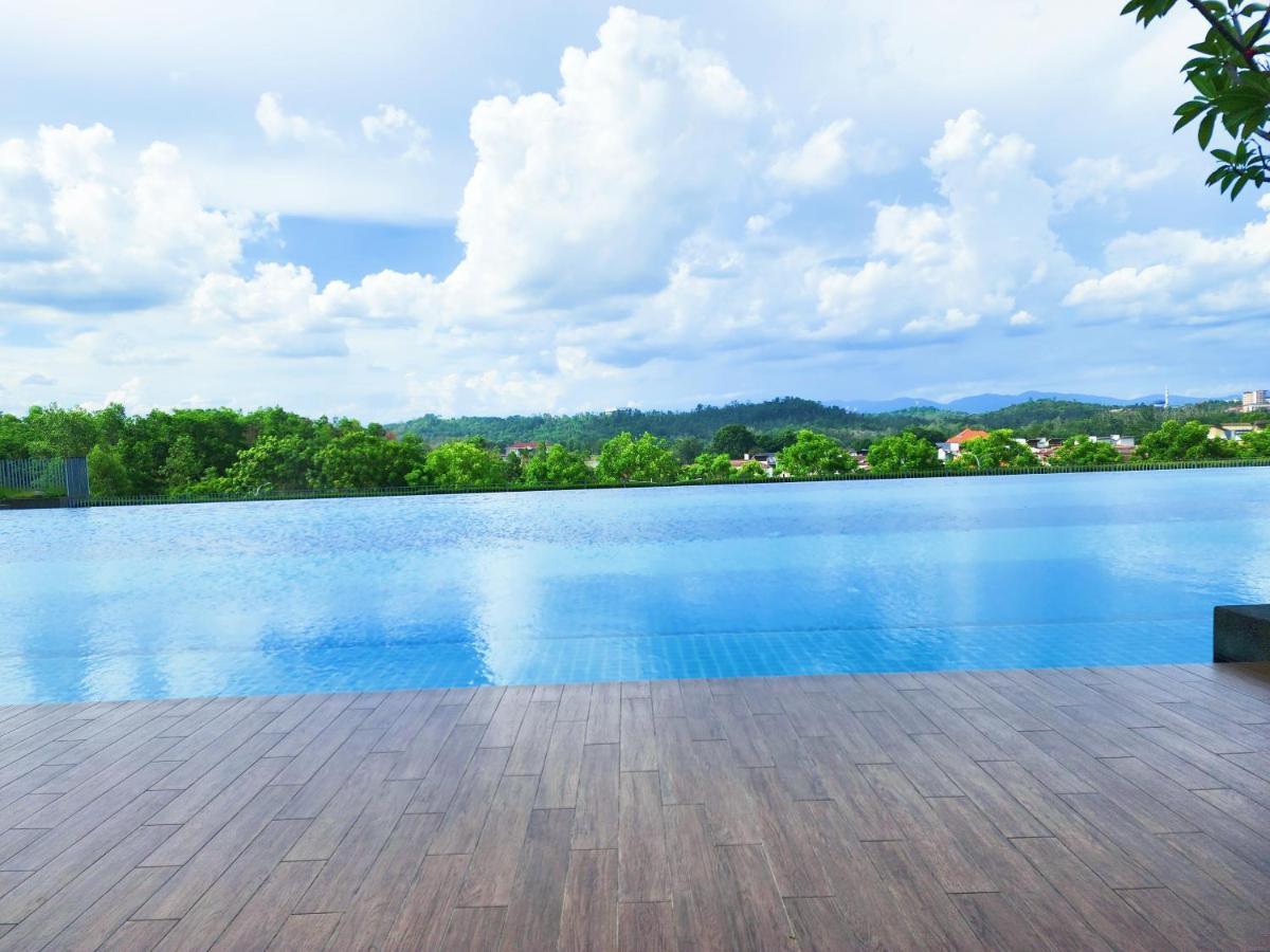 Klia Lili Residensi 5 Plus 2 Pax With Splendid Pool Nilai Exterior photo