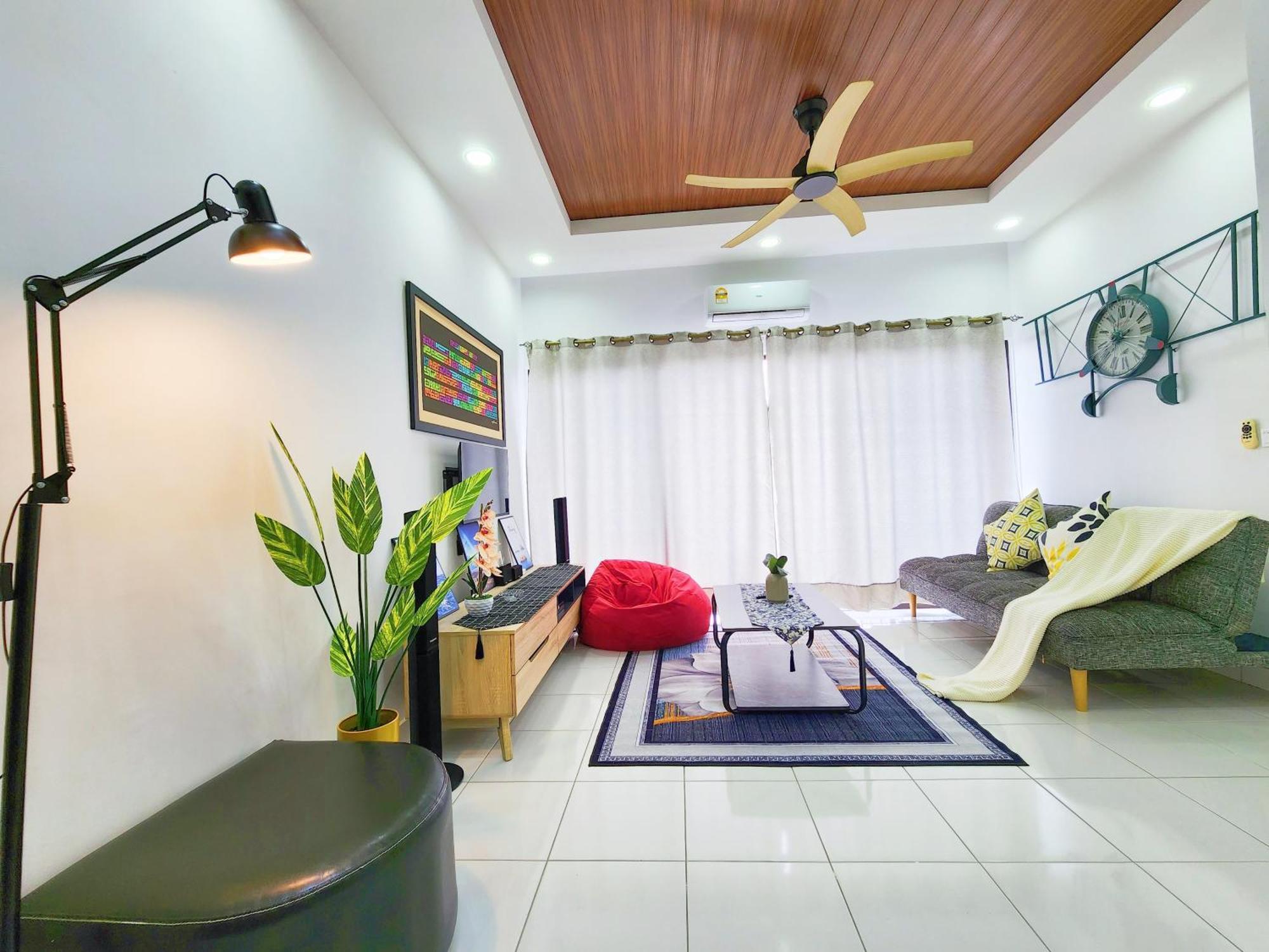 Klia Lili Residensi 5 Plus 2 Pax With Splendid Pool Nilai Exterior photo